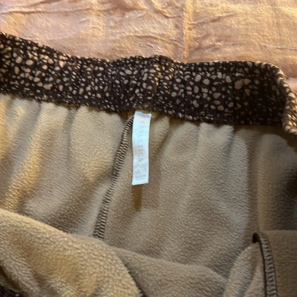 EUC Fabletics Cozy Fleece Wide Leg Sweatpants - Picture 7 of 10